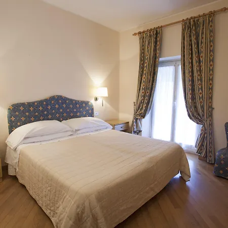 מלון Dei Fiori Restaurant - Meeting & 3*