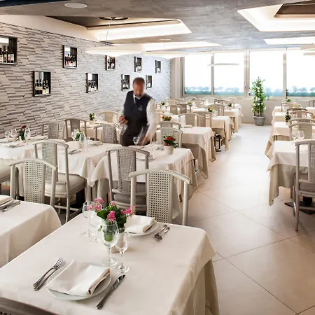 Отель Dei Fiori Restaurant - Meeting & Алассио